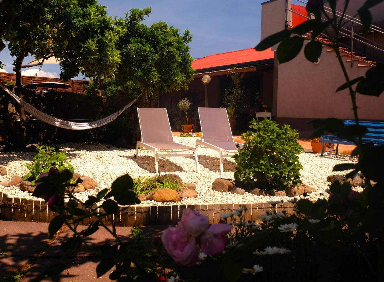 B&B CasaNera Riposto Bagian luar foto