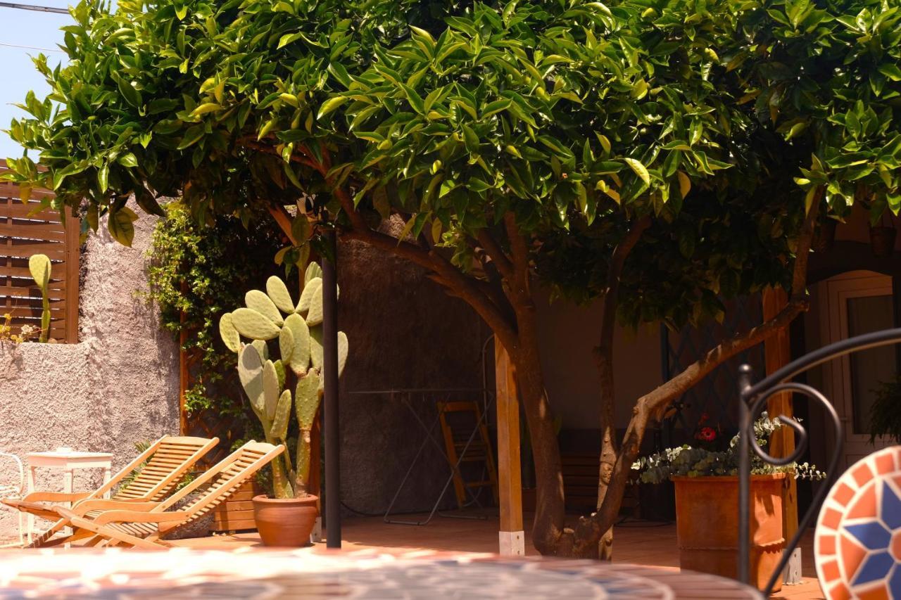 B&B CasaNera Riposto Bagian luar foto